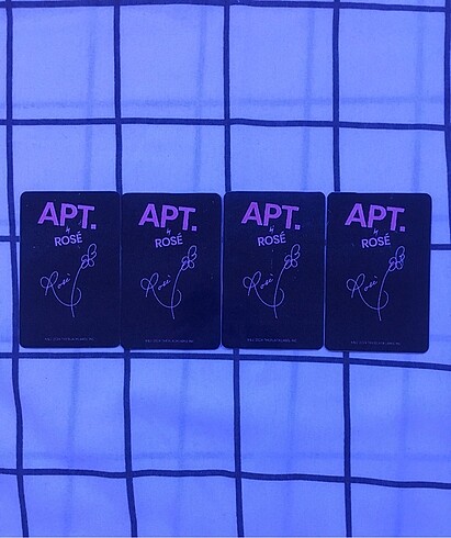 Rose-apt photocard set