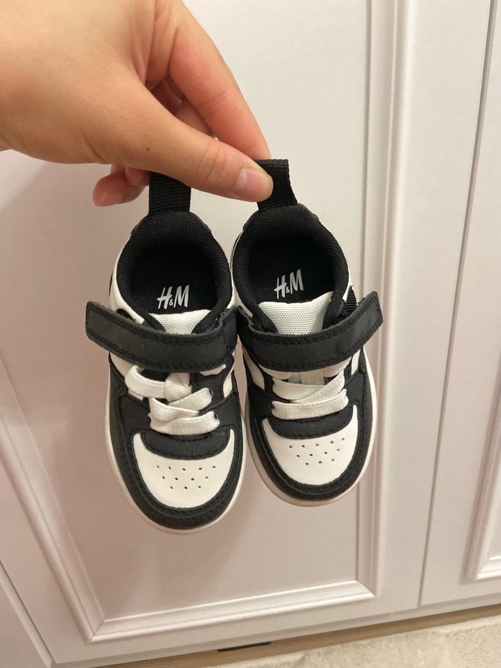 Erkek Çocuk Beyaz Siyah Cırtlı Spor Ayakkabı - Görsel 2