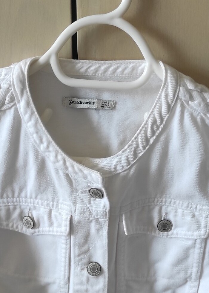 Stradivarius  marka beyaz kot ceket  - Görsel 3