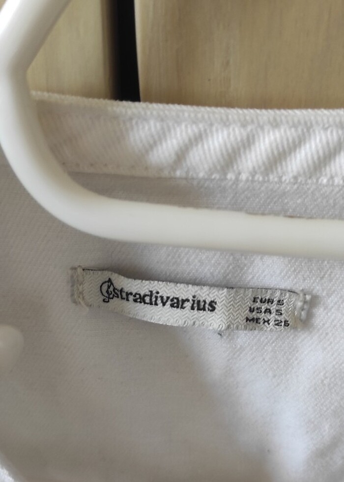 Stradivarius  marka beyaz kot ceket  - Görsel 4