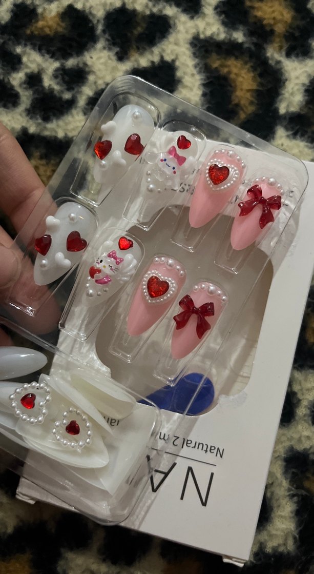 Kalp Detaylı Beyaz ve Pembe Tırnak Süsleri - Görsel 2