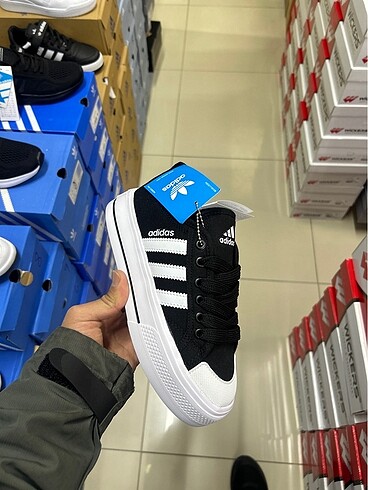 Adidas çok hafif keten ürün