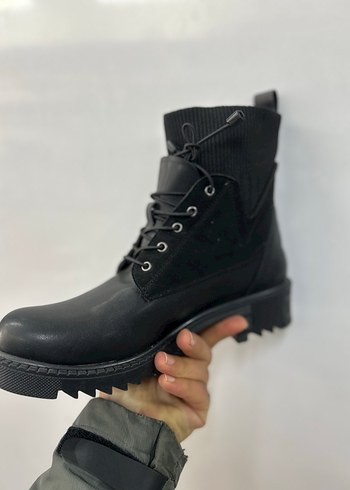 Siyah Kadın Blok Topuklu Kemerli Bot - Görsel 2