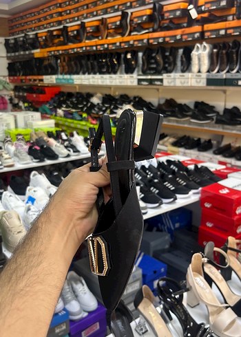 39 Beden Siyah Tokalı Kadın Topuklu Ayakkabı