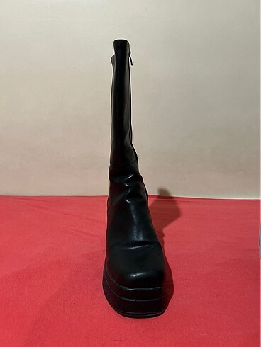 Diğer Siyah Topuklu Çizme