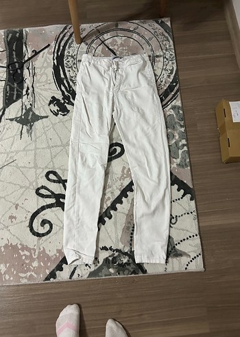 Bershka Beyaz Rahat Duz Paca Pantolon