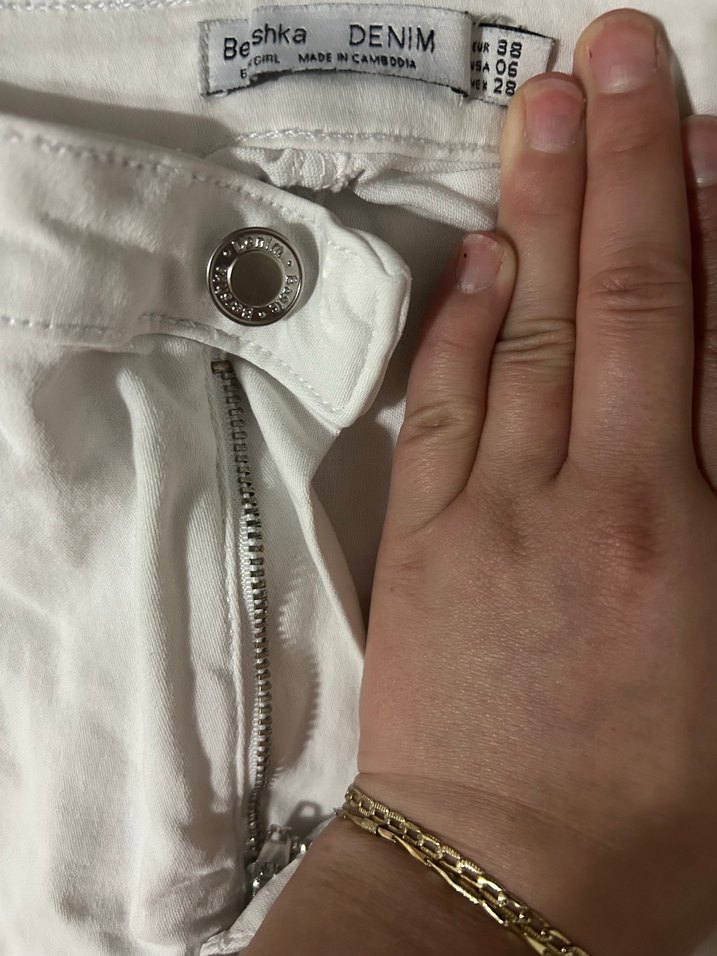 Bershka Beyaz Rahat Düz Paça Pantolon — görsel 2/3