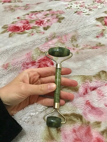 Yüz icin masaj taşı