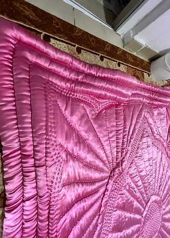 Madame Coco Pembe İşlemeli Parlak Yorgan HİÇ KULLANILMADI