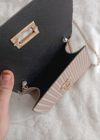 Zincir Detaylı Yılan Desenli Bej Kadın Çanta - Görsel 3