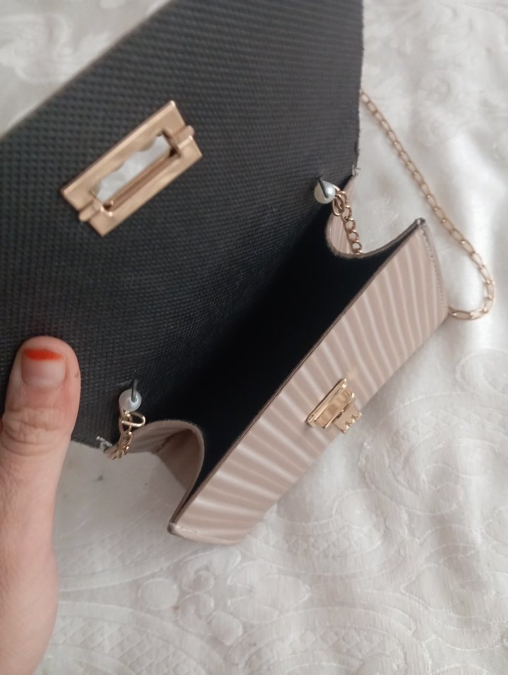 Zincir Detaylı Yılan Desenli Bej Kadın Çanta - Görsel 3