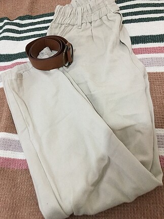 Krem pantalon boyfriend kemer ile