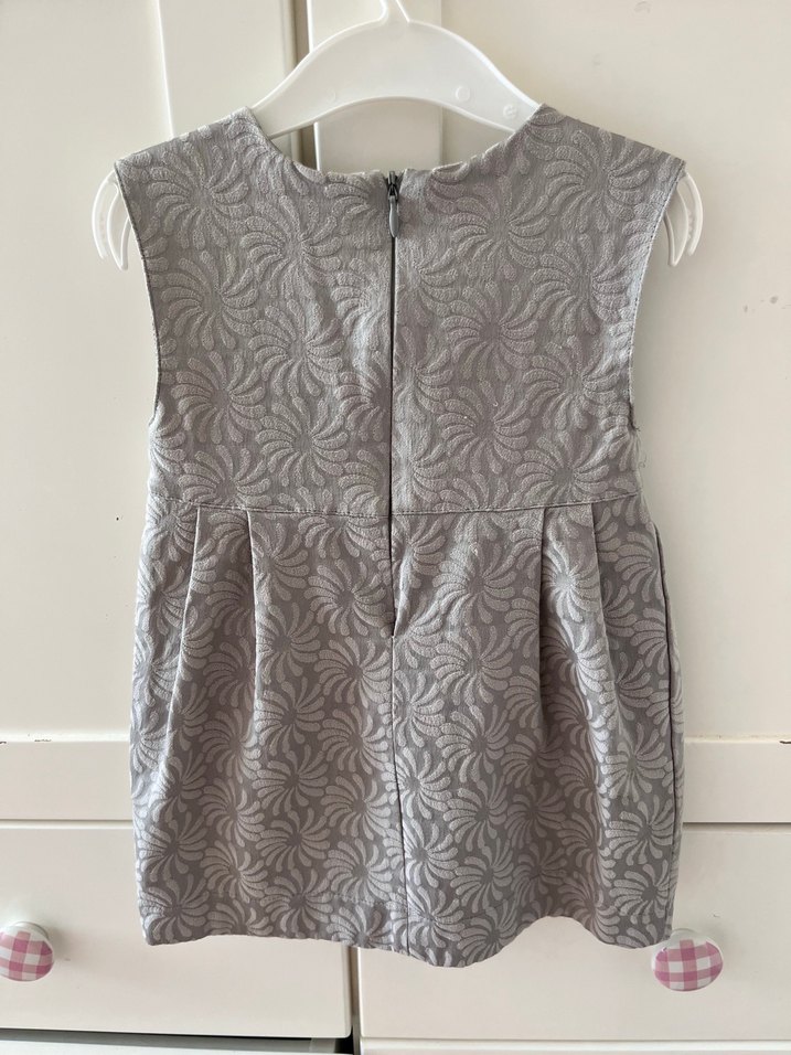 Kız Çocuk Gri Fiyonk Detaylı Kolsuz Elbise - Görsel 2