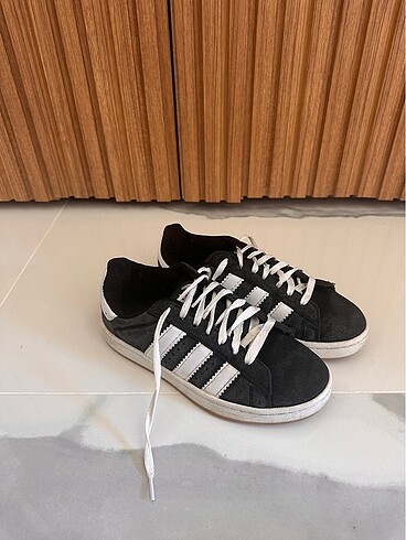 Siyah Adidas ayakkabı