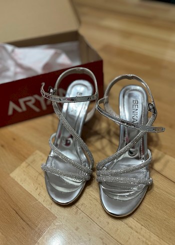 Gri Dolgu Topuklu Kadın Abiye Ayakkabı - Görsel 2