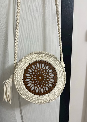  Beden beyaz Renk Bej Nakışlı Püsküllü Örgü Kadın Çapraz Çanta