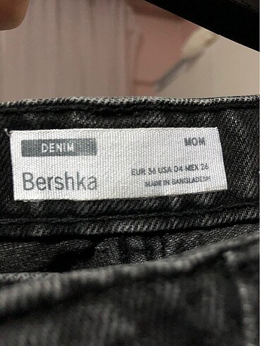 36 Beden siyah Renk BERSHKA SİYAH JEAN