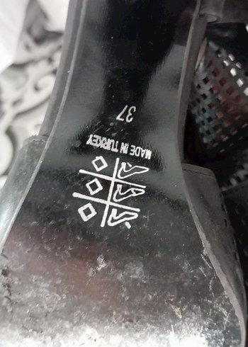 Siyah Kadın Dolgu Topuklu Sandalet - Görsel 2