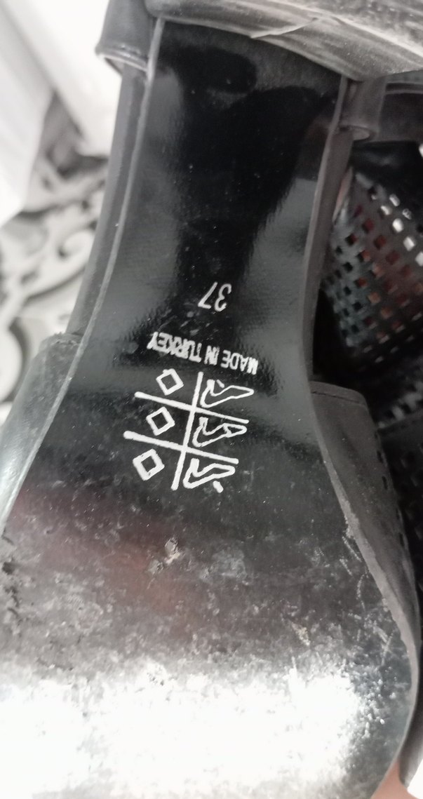 Siyah Kadın Dolgu Topuklu Sandalet - Görsel 2