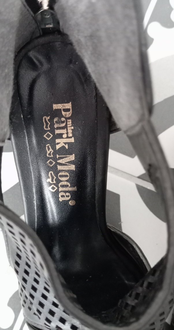 Siyah Kadın Dolgu Topuklu Sandalet - Görsel 3