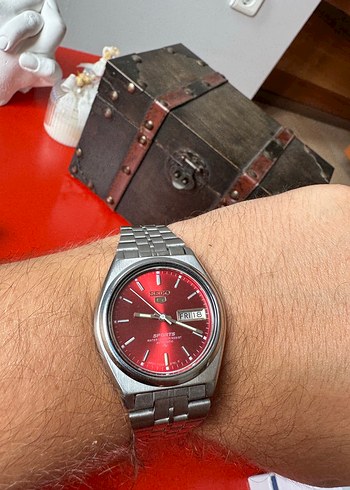 Seiko Klasik Erkek Kol Saati Kırmızı Kadranlı