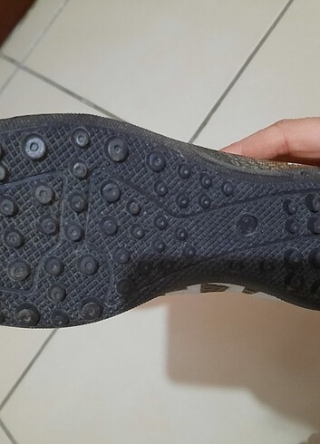 28 Beden altın Renk Halı saha ayakkabısı