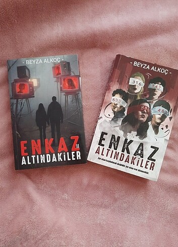 Enkaz Altındakiler