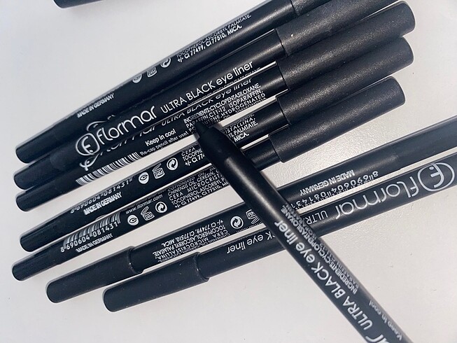Beden Flormar ultra black eye liner