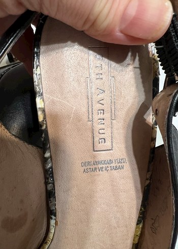 Kemer Detaylı Siyah Deri Dolgu Topuklu Ayakkabı - Görsel 4