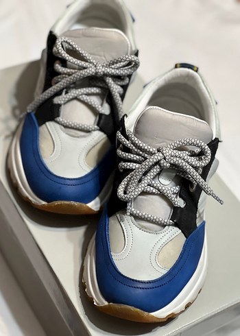 Mavi ve beyaz Yargıcı Spor Ayakkabı - Görsel 6