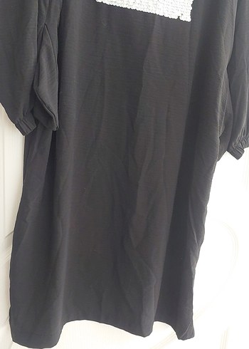 LC Waikiki 390 TL Pul Detaylı Siyah Kapüşonlu tunik