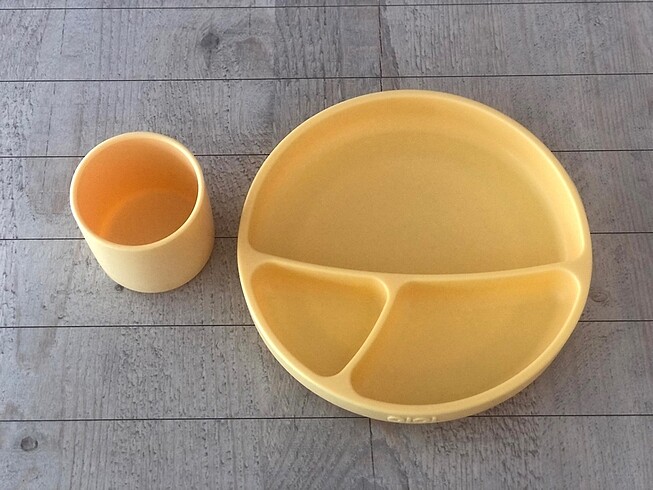 Oioi Vakum Tabanlı Tabak ve Bardak Set