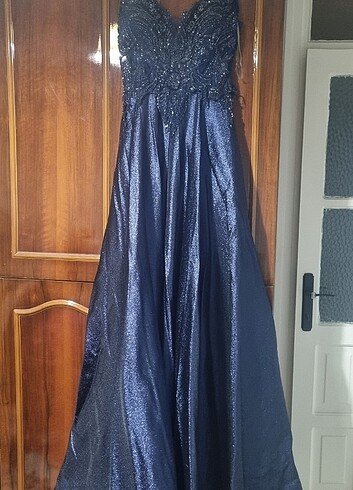 Nişan elbisesi