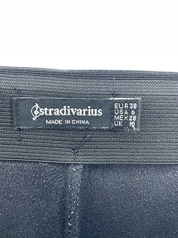 38 Beden siyah Renk Stradivarius Düz Kesim %70 İndirimli.