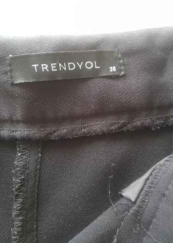 Trendyol & Milla Siyah Piliseli Kadın Kumaş Pantolon