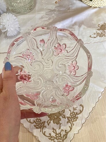 Kristal pembe çiçekli şekerlik