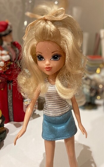 Beden Moxie Girlz sarışın bebek