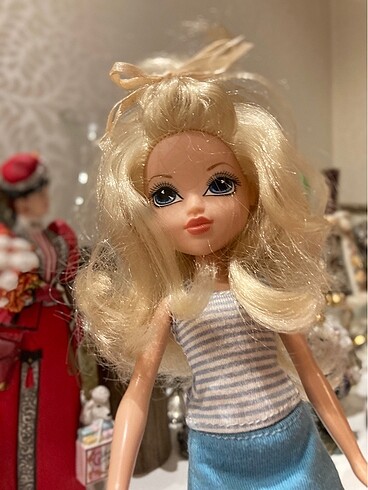 Beden Renk Moxie Girlz sarışın bebek