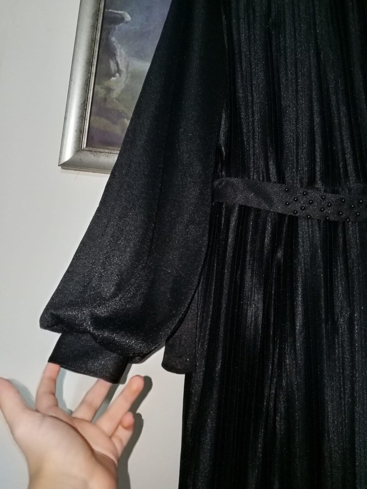 Siyah Piliseli Uzun Kollu Uzun Elbise - Görsel 2