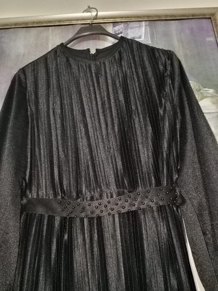 Siyah Piliseli Uzun Kollu Uzun Elbise - Görsel 3