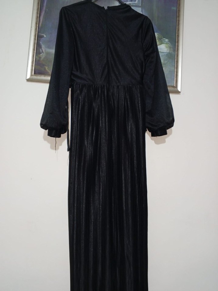 Siyah Piliseli Uzun Kollu Uzun Elbise - Görsel 5