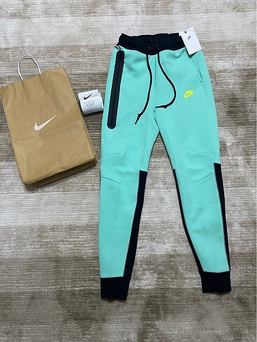 Nike tech fleece