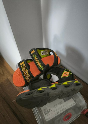 32 Beden çeşitli Renk Skechers Erkek Çocuk Renkli Baskılı Sandalet