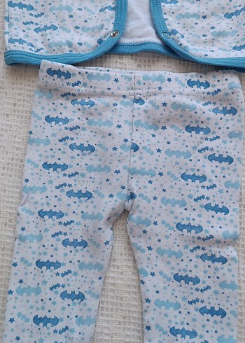 Mavi Örgü Bebek Takımı, Kolsuz, Notlu Yaka - Görsel 3