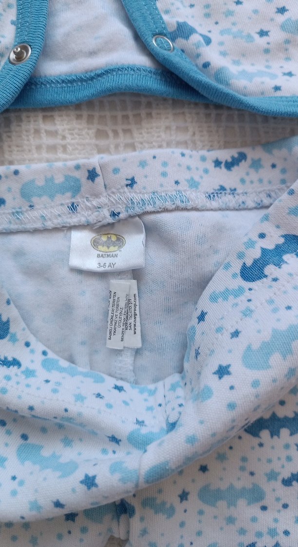 Mavi Örgü Bebek Takımı, Kolsuz, Notlu Yaka - Görsel 4