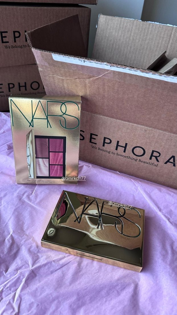 NARS PURE LUXURY LIGHT REFLECTING CHEEK & EYE PALETTE I - Görsel 2