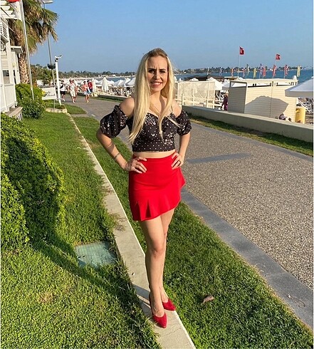 Kırmızı şahane etek