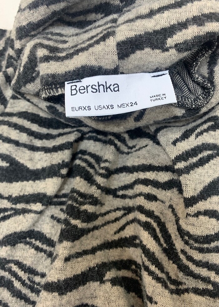 Bershka yırtmaçlı elbise - Görsel 4