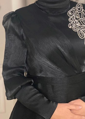 Uzun Kollu Siyah Nakışlı Abiye Elbise - Görsel 2