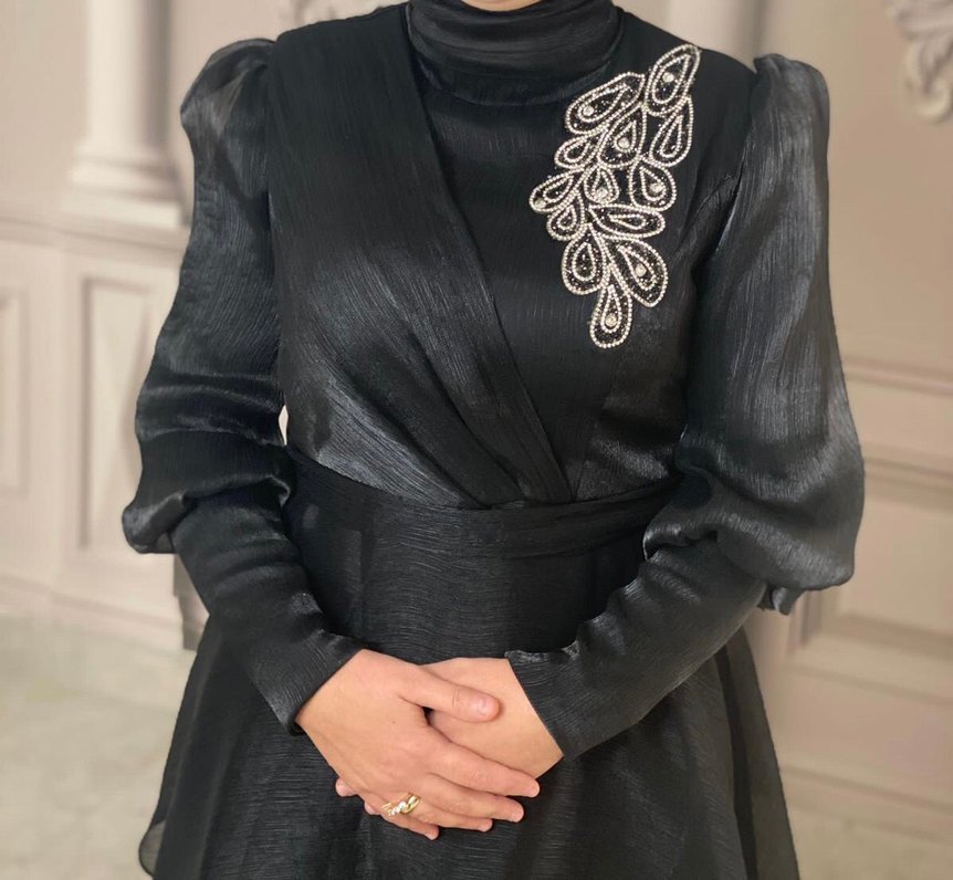 Uzun Kollu Siyah Nakışlı Abiye Elbise - Görsel 4